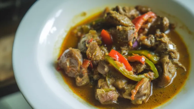 Фото блюда: Желудки тушеные с перцем и томатами: насыщенная подлива и нежные кусочки