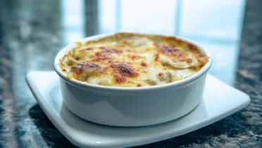 Фото рецепта Жульен с колбасным сыром — вкусный и сытный