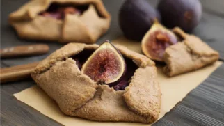 Фото рецепта: Галеты на каштановой муке с фруктами