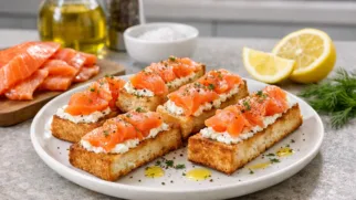 Фото рецепта: Гренки с копченым лососем