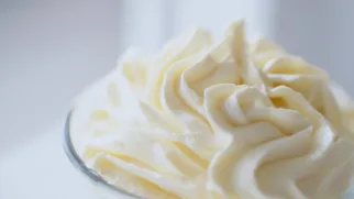 Фото рецепта: Крем чиз с бобами тонка для капкейков