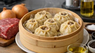 Фото рецепта: Манты с говядиной и луком