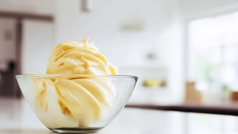 Фото блюда: Мороженое с карамболой которое удивляет свежестью и нежностью