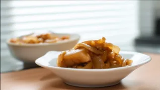 Фото рецепта: Тушёная навага с луком – вкусно и просто