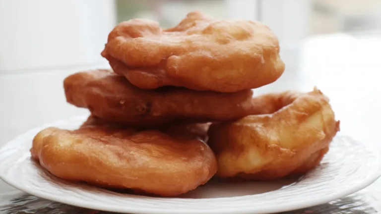 Фото блюда: Пышные оладьи на молоке с золотистой корочкой