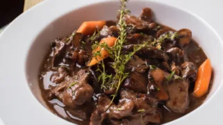 Фото рецепта: Индюшиная печень в винном соусе с глубоким ароматом