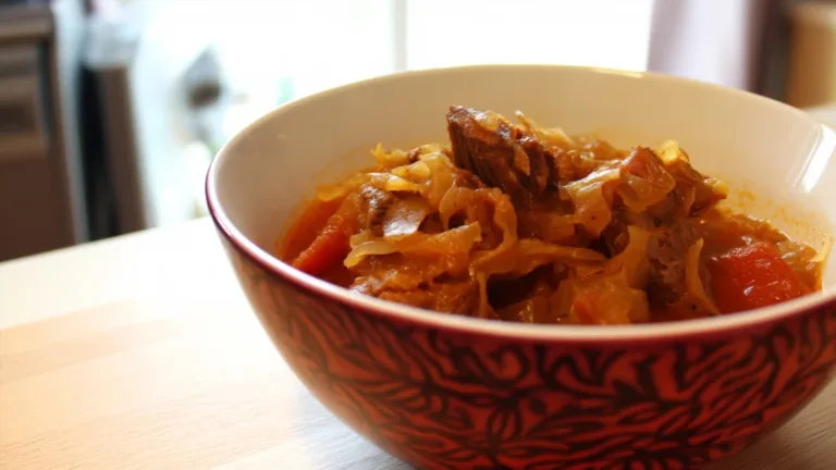 Фото блюда: Польский бигос с квашеной капустой – традиционный рецепт