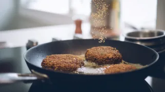 Фото рецепта: Пряные дал котлеты с хрустящими семенами горчицы