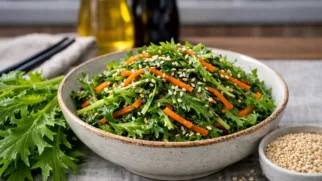 Фото рецепта: Хрустящий салат из японской капусты с кунжутом