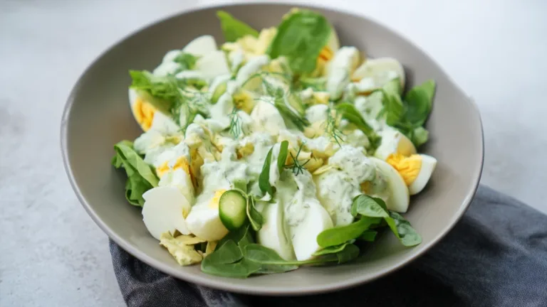 Фото блюда: Салат с яйцом и сыром — вкусный швейцарский салат