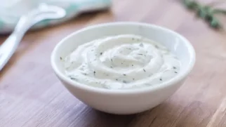 Фото рецепта: Соус ранч с табаско с освежающим ароматом и легкой остротой