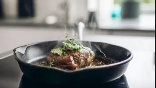 Фото рецепта: Стейк с базиликовым маслом сочный аромат и насыщенный вкус