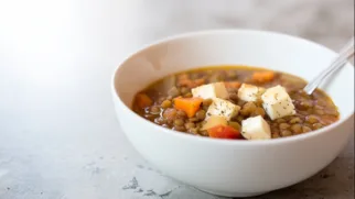 Фото рецепта: Согревающий суп с чечевицей и адыгейским сыром для уютного дня