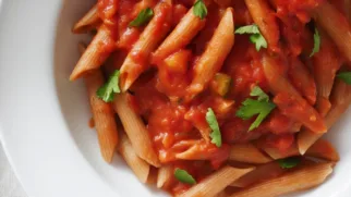 Фото рецепта: Тальятелле в густом томатном рагу с насыщенным овощным вкусом