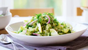Фото блюда: Тёплый салат с кольраби и яблоками