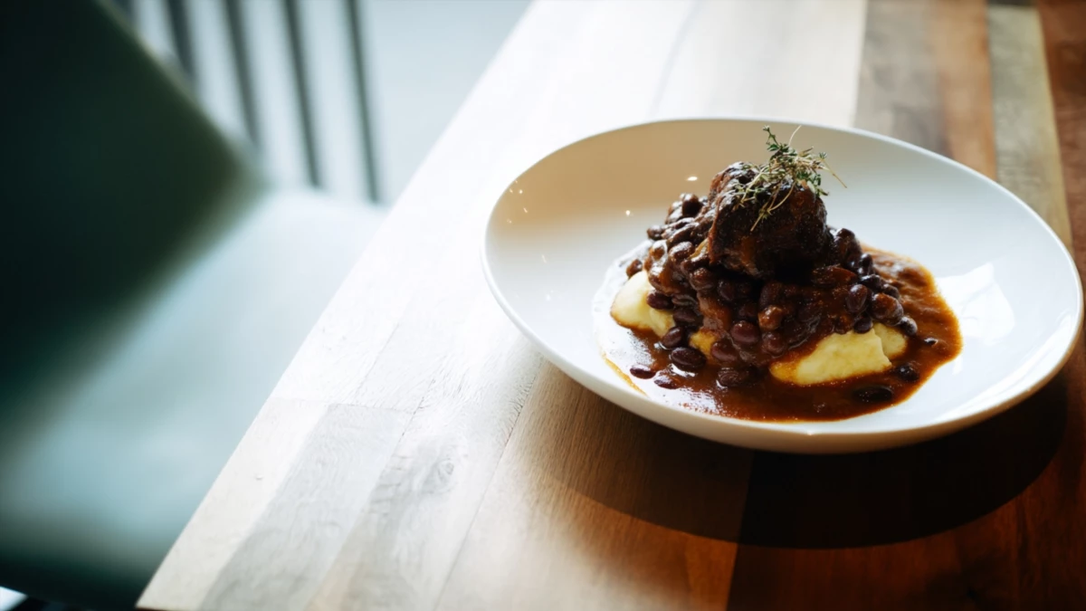 Фото блюда: Насыщенное вымя с фасолью томленное до мягкости, рецепт с фото