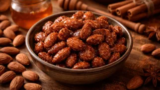 Фото рецепта: Миндаль карамелизированный с медом и корицей, сладкий и ароматный