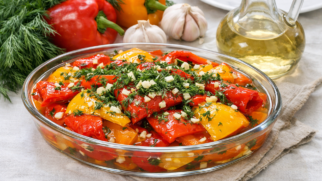 Фото рецепта: Сладкий перец маринованный с чесноком и укропом быстрым способом