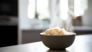 Фото рецепта: Овсяная каша с кокосовой стружкой – ароматное утреннее наслаждение