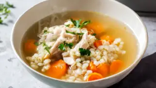 Фото рецепта: Овсяной суп с курицей и овощами – Рецепт с калорийностью и пошаговым описанием