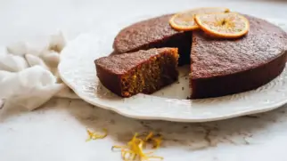 Фото рецепта: Фануропита с апельсиновым соком и грецкими орехами