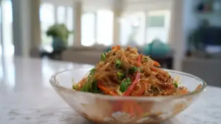 Фото рецепта: Фунчоза с самбалом и хрустящими овощами