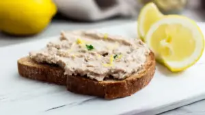 Фото блюда: Гренки с печенью трески и лимоном