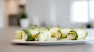 Фото рецепта: Кабачковые рулетики с сырной начинкой и укропом