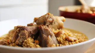 Фото рецепта: Куриные шейки с рисом и морковью