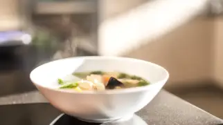 Фото рецепта: Куриный суп с черносливом и укропом