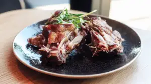 Фото блюда: Куйрук бёрдо с хрустящей корочкой и бараньим курдюком