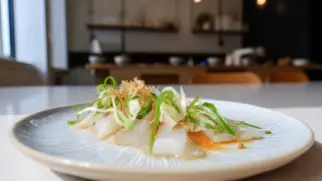 Фото рецепта: Маринованная иваси с луком и рисовым уксусом