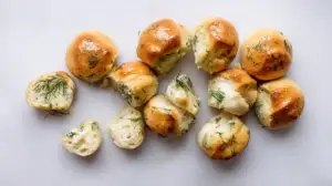 Фото блюда: Мини роллы с сыром и зеленью из рисовой бумаги