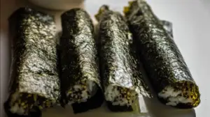 Фото блюда: Начинка из морской капусты для роллов с рисом и кунжутом