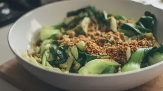 Фото рецепта: Пак чой с арахисовой крошкой и соевым соусом