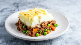 Фото рецепта: Пастуший пирог с ягнятиной и картофельной корочкой