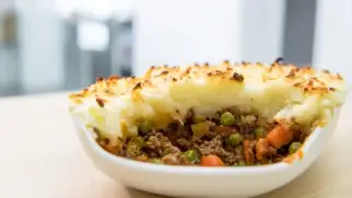 Фото рецепта: Пастуший пирог с ягнятиной и румяной картофельной корочкой