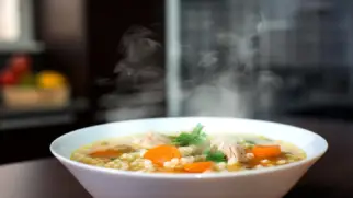 Фото рецепта: Перловый суп с курицей на домашнем бульоне
