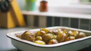 Фото рецепта: Пивная картошка запечённая в тёмном пиве