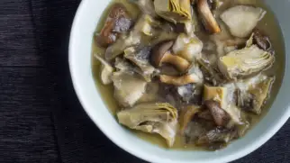 Фото рецепта: Рагу с грибами и артишоками в белом вине