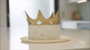 Фото блюда: Сахарная ангельская корона из сахарной пасты