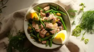 Фото блюда: Салат Нисуаз с тунцом и каперсами