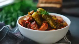 Фото рецепта: Суп солянка мясная с маринованными огурцами и копченой колбасой