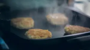 Фото блюда: Сырные оладьи с мягким сыром и нежной серединой