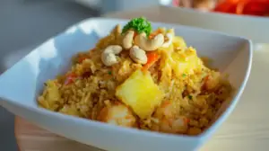 Фото блюда: Тайский рис с ананасом и креветками