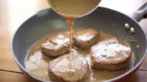Фото блюда: Телячьи медальоны с дижонным соусом и сливками