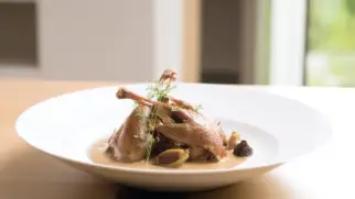 Фото рецепта: Тосты с мягким сыром, мёдом и грецким орехом