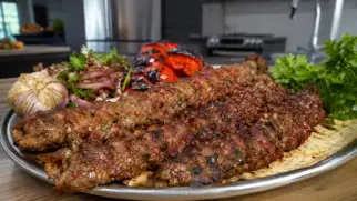 Фото рецепта: Урфа кебаб с бараниной и чесноком сочный турецкий кебаб