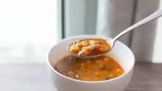 Фото рецепта: Запеченный ямс с фисташками и йогуртом