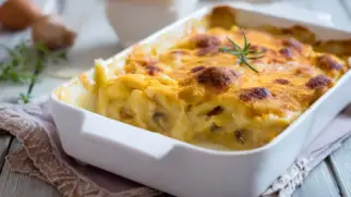 Фото рецепта: Куриная запеканка с сухой горчицей под сырной корочкой
